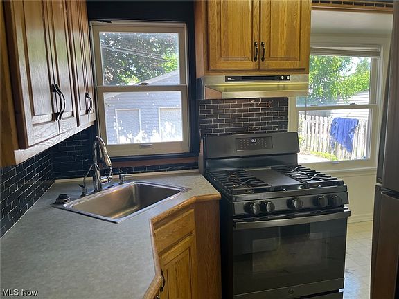 5th image of 4394 Newberry Dr