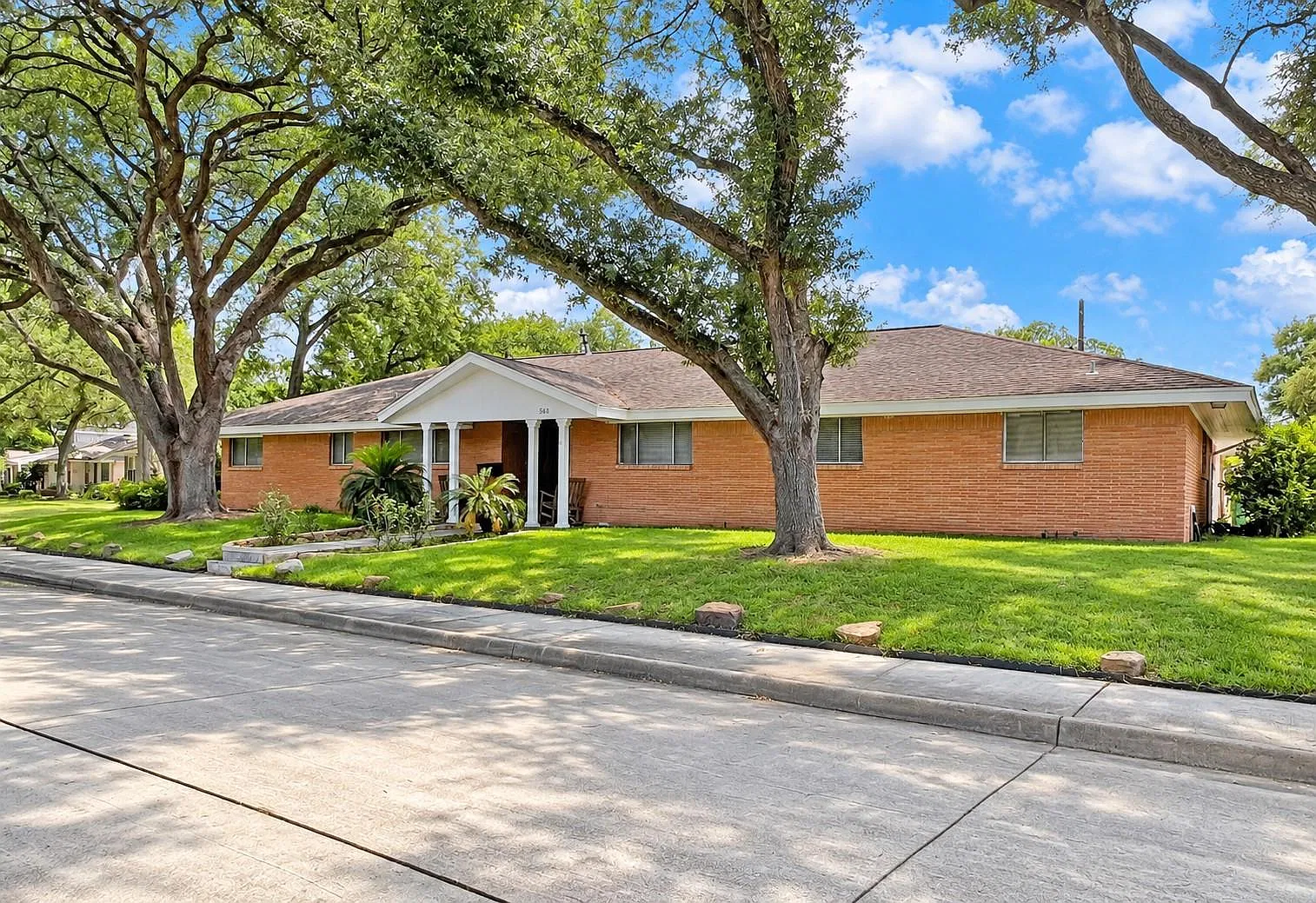 4 bed, 3.0 bath, 2950 sqft, $3,000 — Photo 3