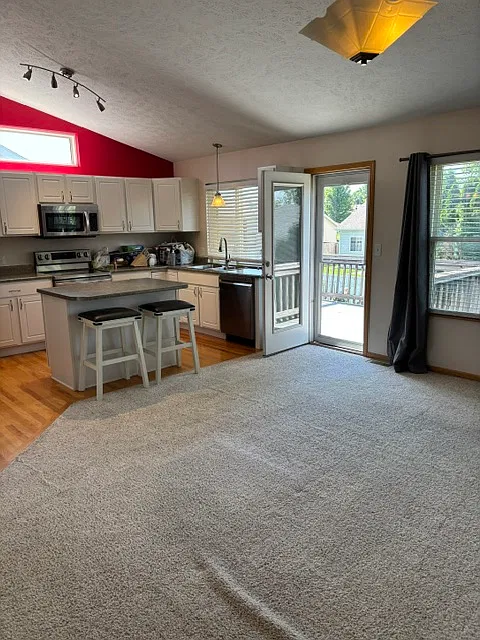 3 bed, 1807 sqft, $2,600 — Photo 4