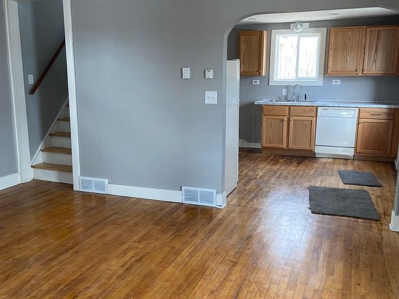 5th image of 115 Birch St