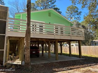 2001 S 7th St, Ocean Springs, MS 39564