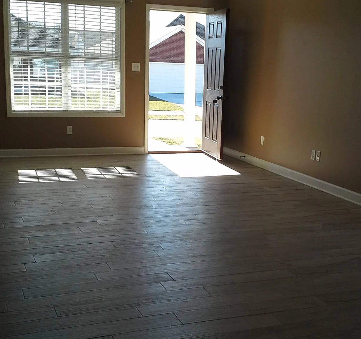 2 bed, 1200 sqft, $1,350 — Photo 2