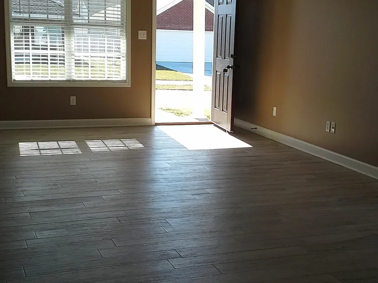 516 S Abbey Way — Photo 2