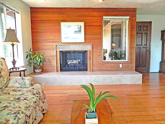 Living Room W/ Fireplace