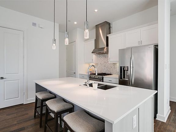 4th image of 5202 Capitol Ave #1107