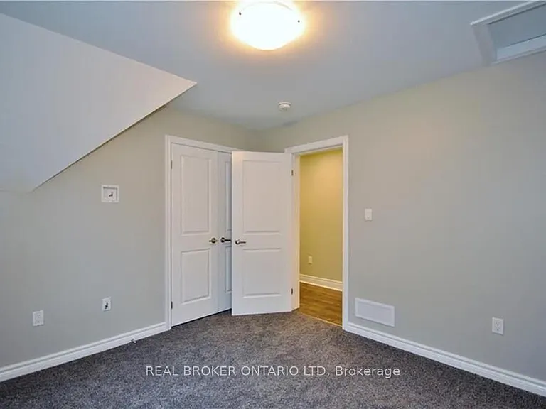 33 Beaconsfield Ave #2 — Photo 11