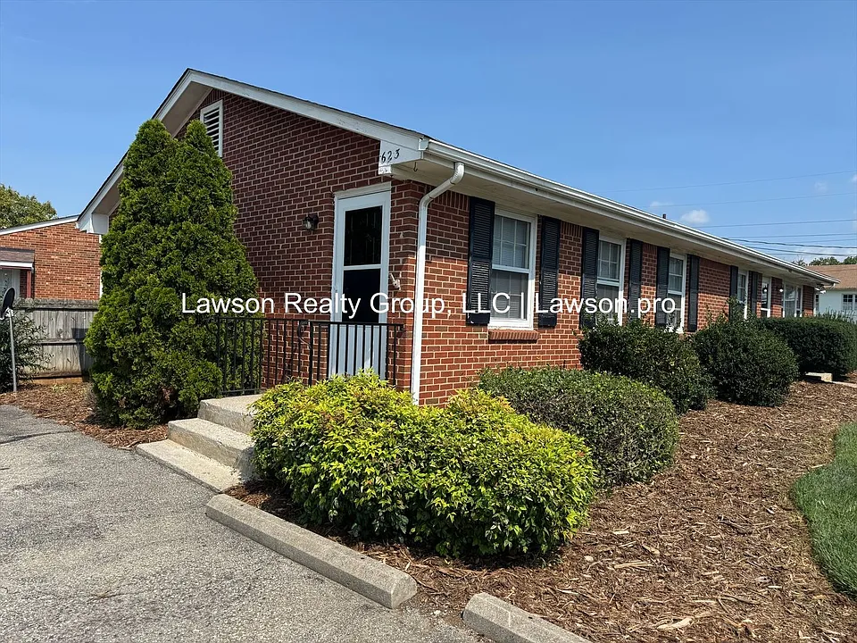623-625 Moran Ave