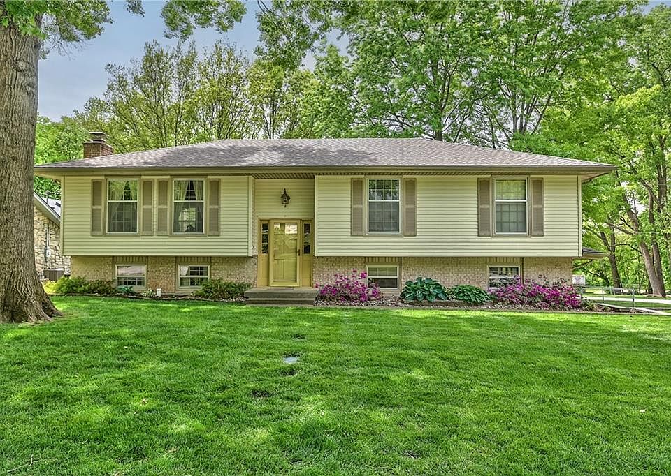 1st image of 5816 NW Whispering Oaks Ln