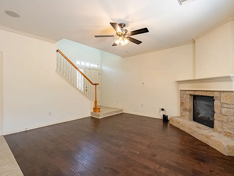 1101 E Parmer Ln #121 — Photo 3