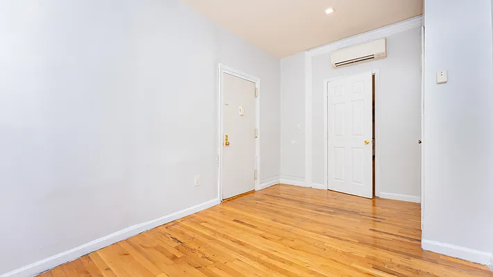 Rented by Nooklyn NYC LLC | media 19