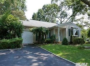 33 Helen Marie Pl, Hauppauge, NY 11788