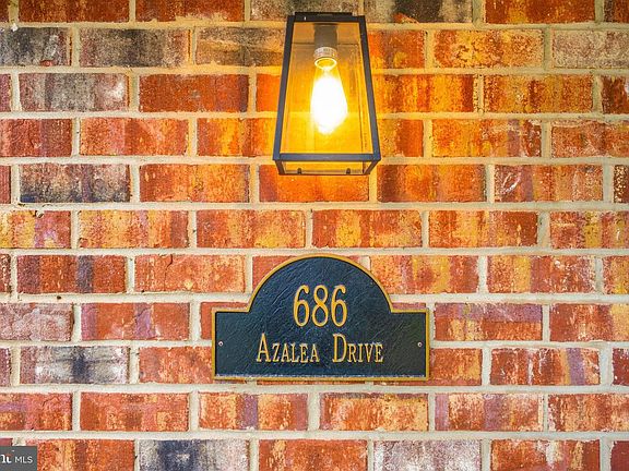2nd image of 686 Azalea Dr #6