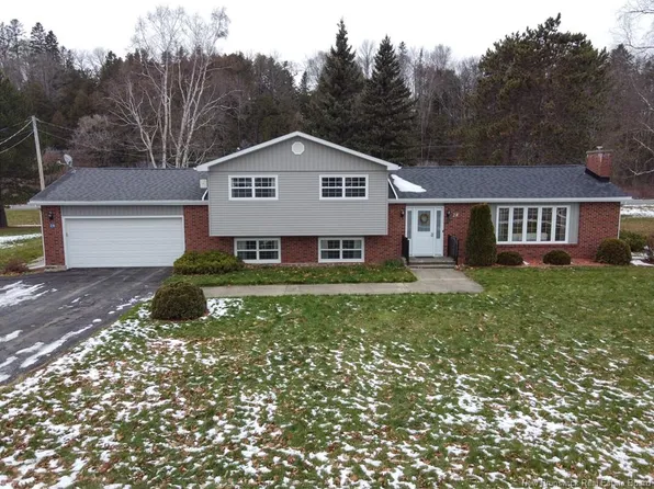 28 Chester Dr, Wicklow, NB E7L 3V4