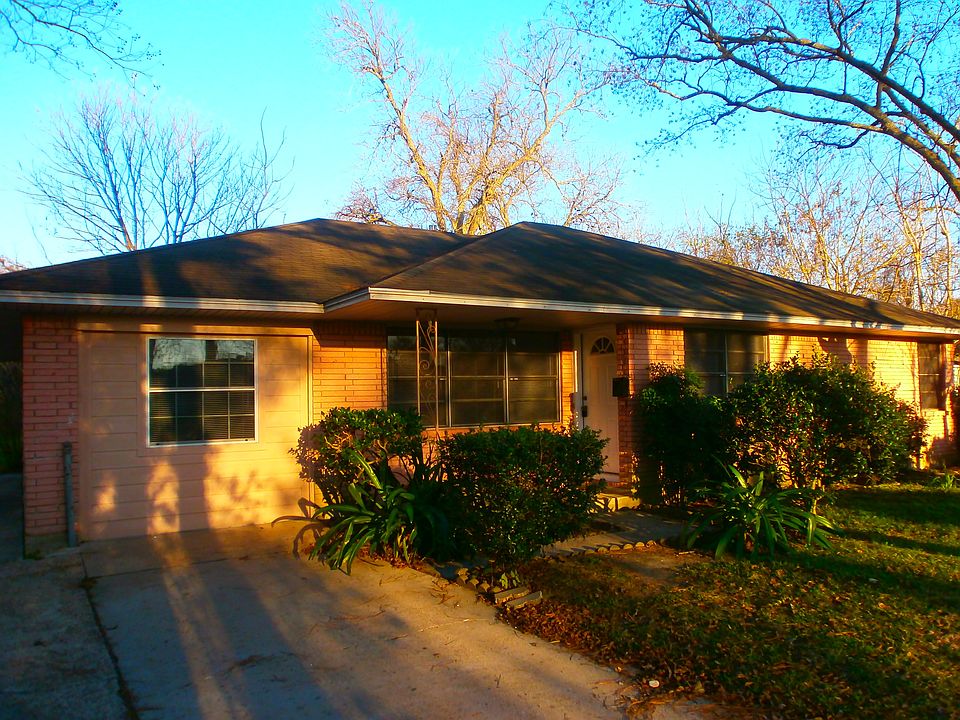 1st image of 102 S Sparrow Way
