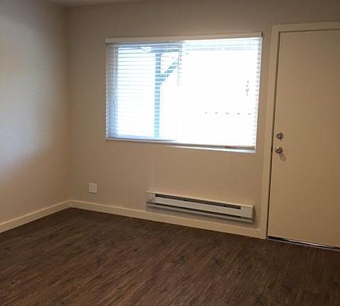 4th image of 228 Carlton Ave APT 1
