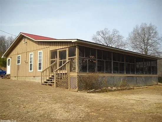 143 Tilley Ln — Photo 1