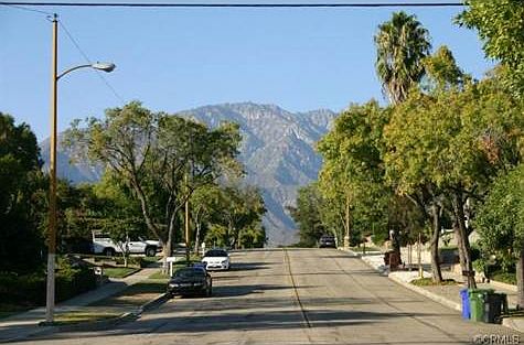 Gorgeous mountain view from the street