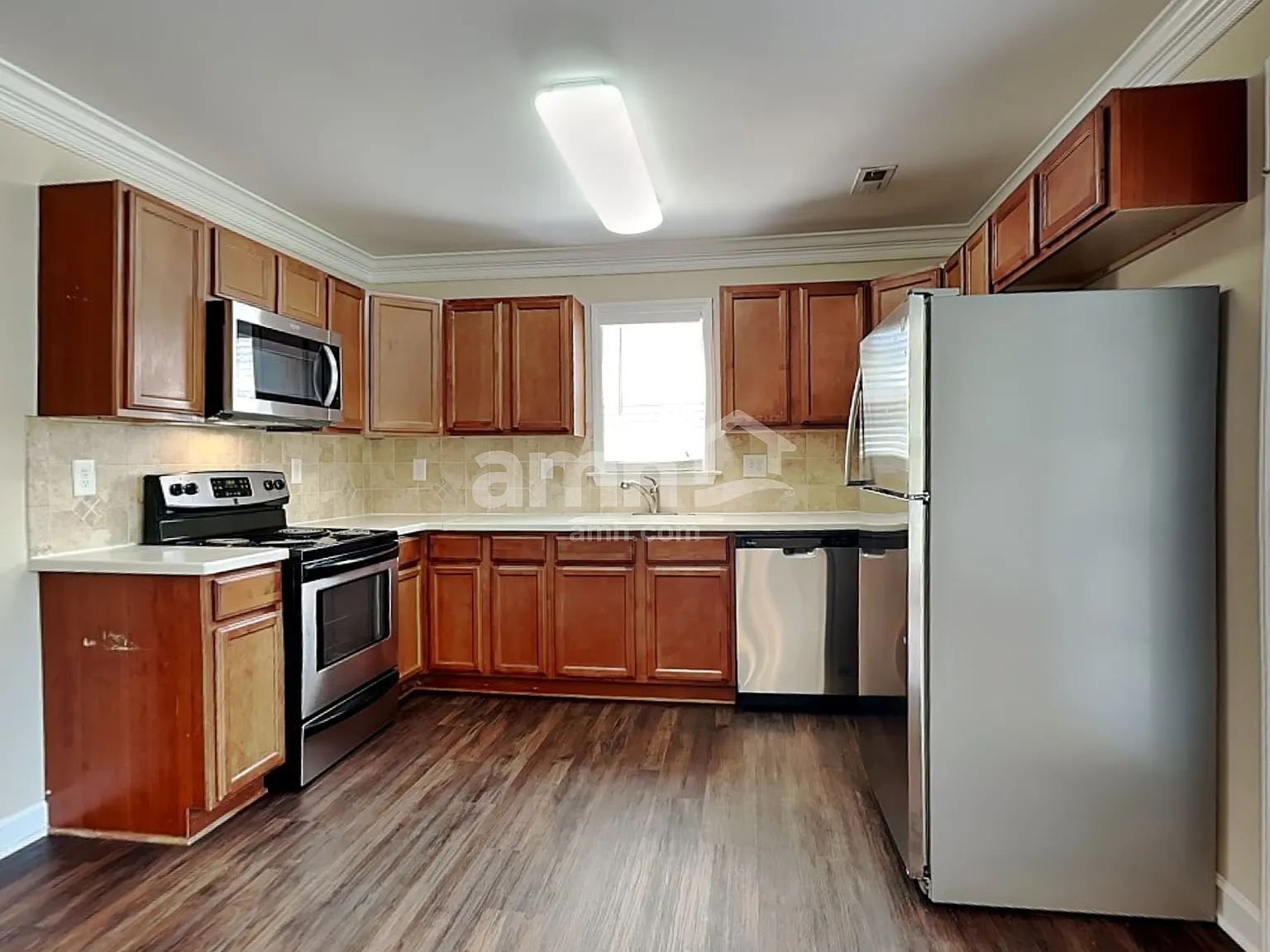 3 bed, 2.5 bath, 2362 sqft, $2,035 — Photo 3