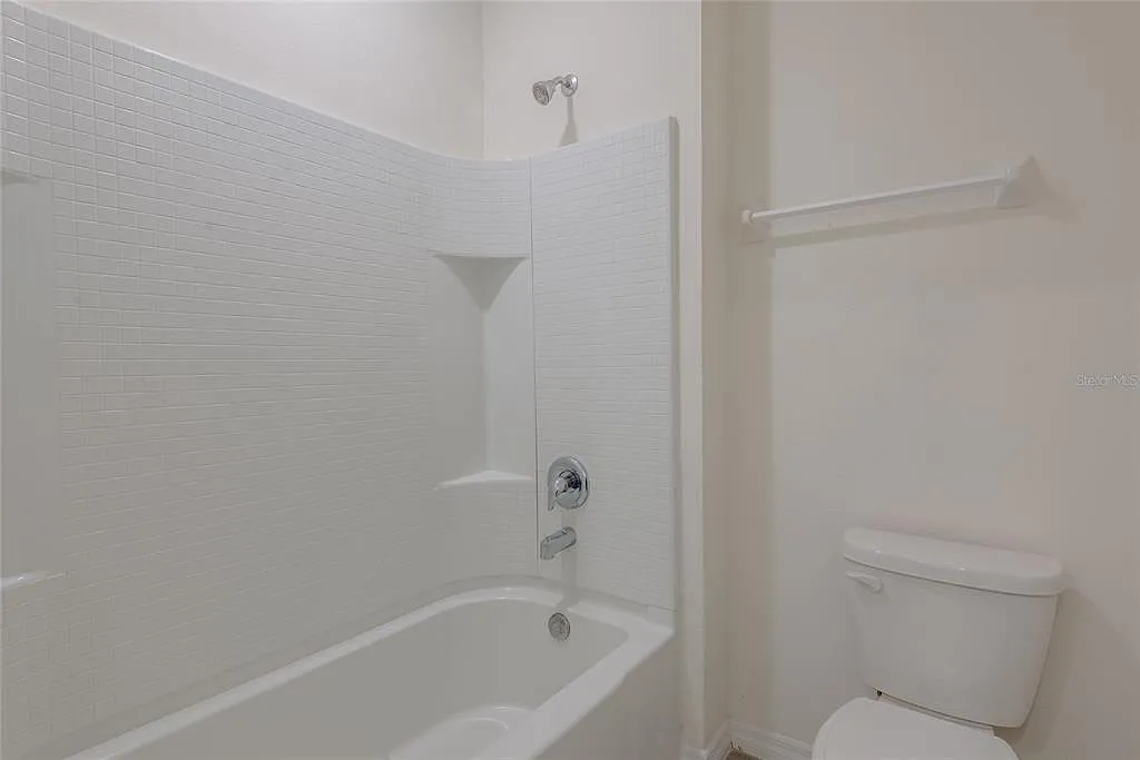 5 bed, 3.0 bath, 2605 sqft, $3,250 — Photo 3