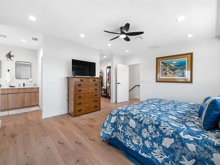 2200 Bay Blvd #A — Photo 37