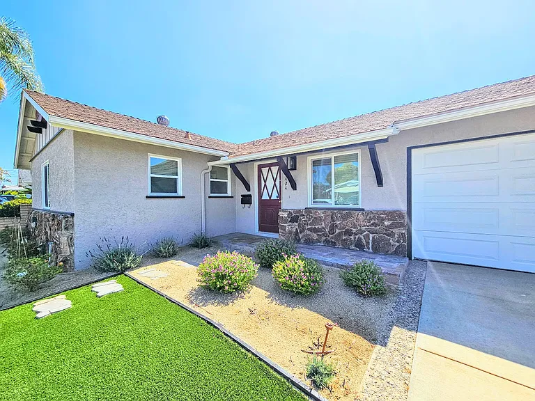 5424 Lodi St — Photo 1