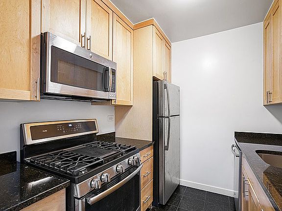 4th image of 247 W 87th St #12C