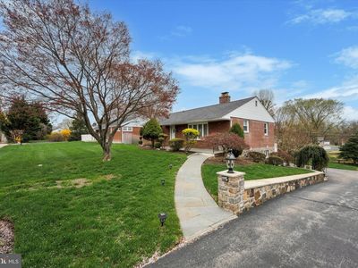 105 S New Ardmore Ave, Broomall, PA, 19008