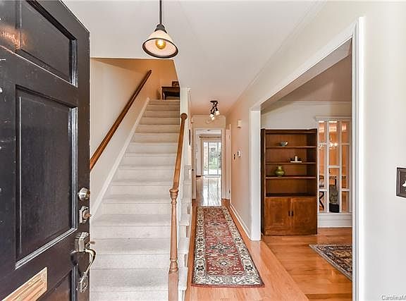 4th image of 2325 Hayloft Cres