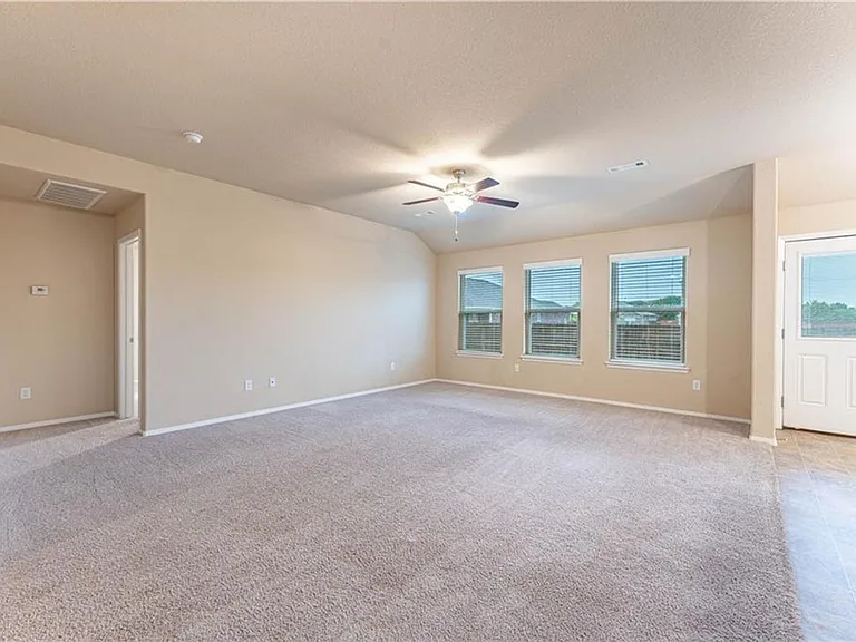 6702 SW Pilgrim Rd — Photo 4