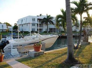 1051 Singer Dr, Riviera Beach, FL 33404