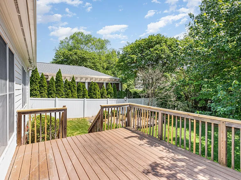 612 Hardimont Rd — Photo 22