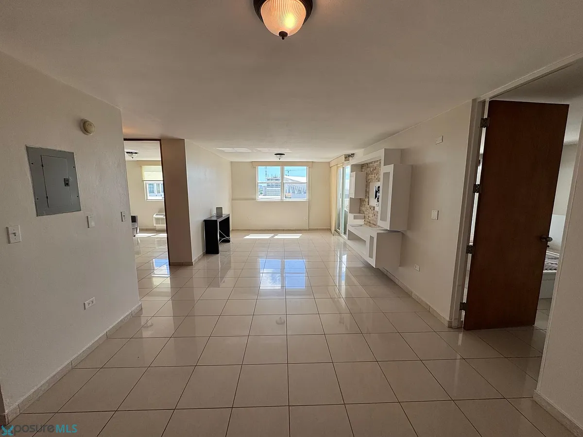 Building Photo - Arterial B