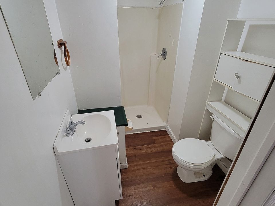 1st image of 140 Locust Ave #6