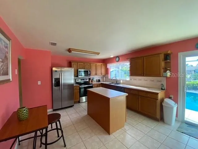 18058 Avonsdale Cir — Photo 18