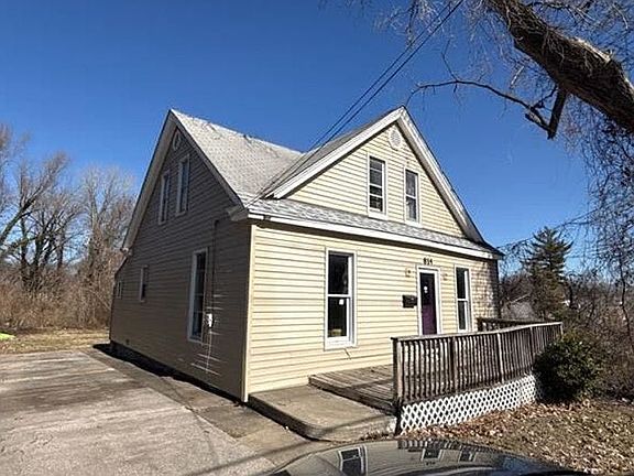 3rd image of 814 Brown St