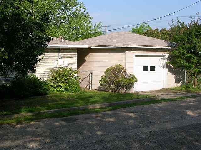 2nd image of 1313 E McLennan Ave