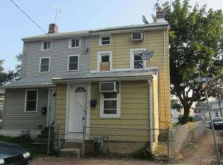 9 2nd St, Upland, PA 19015