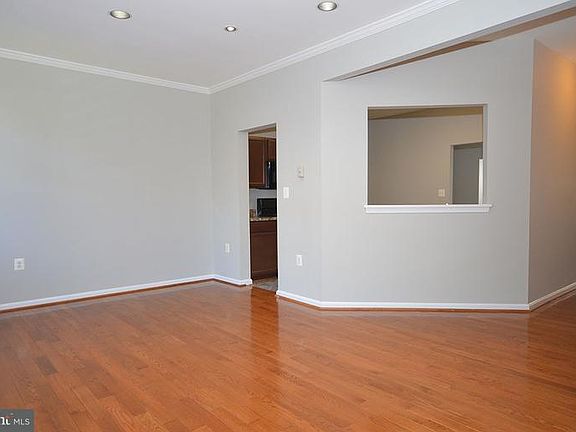 2nd image of 583 Kalmia Sq NE