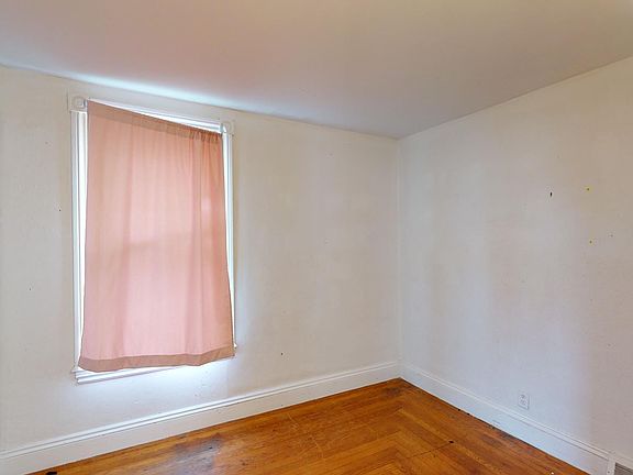 2nd image of 938 Smithfield Ave #1