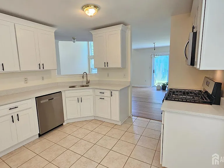 405 Cobblestone Ct — Photo 11