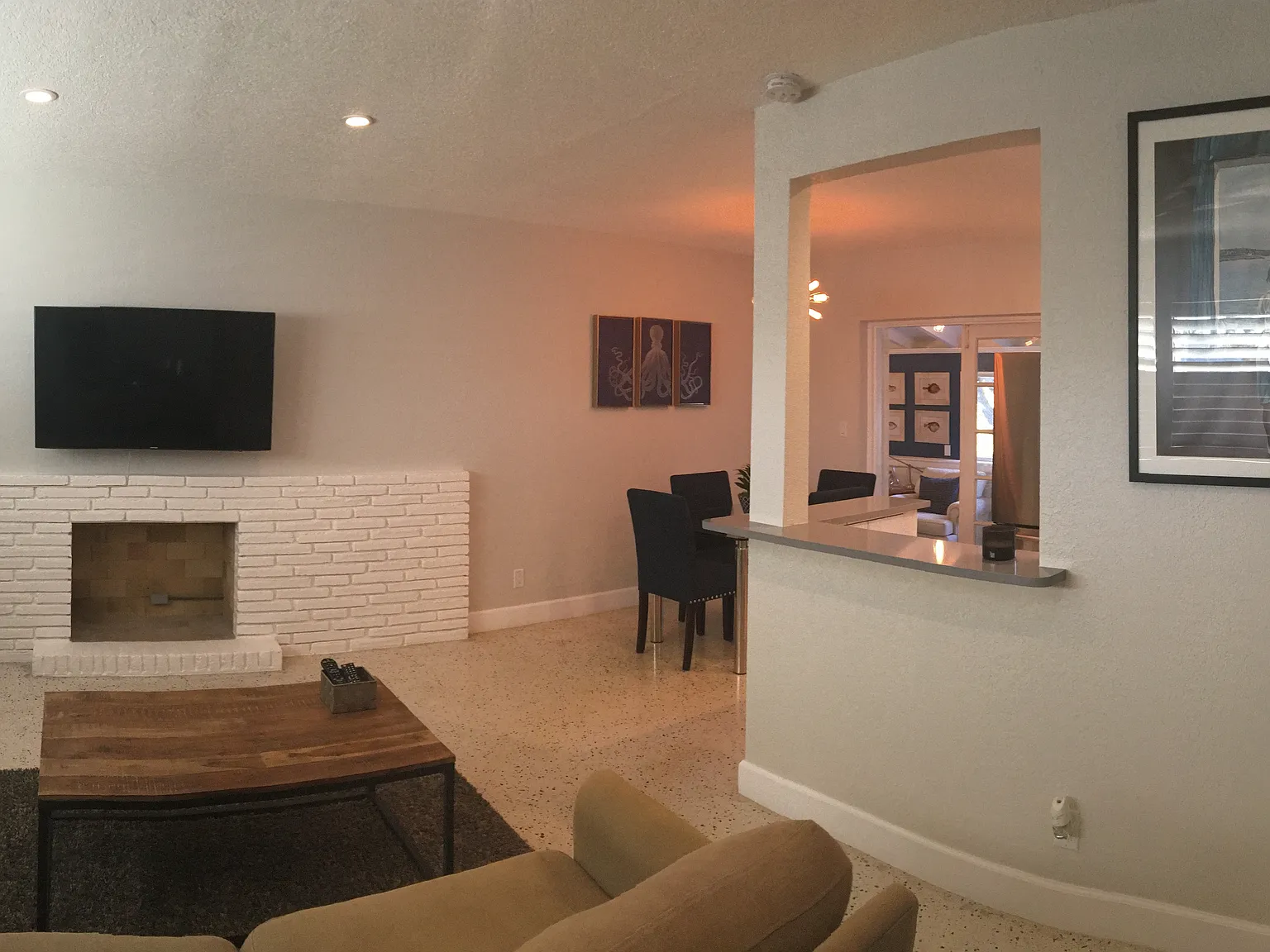 2 bed, 1300 sqft, $3,300 — Photo 2