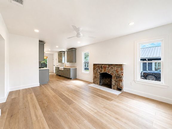 3rd image of 609 Robinson Ave
