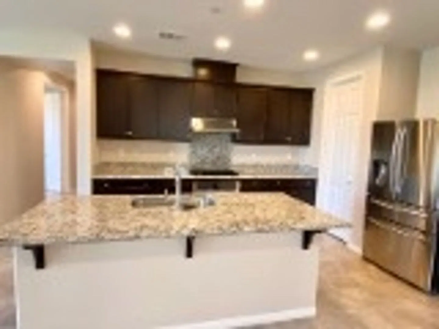 Beautiful newer 4 bedroom one story home in Riverside — Photo 3