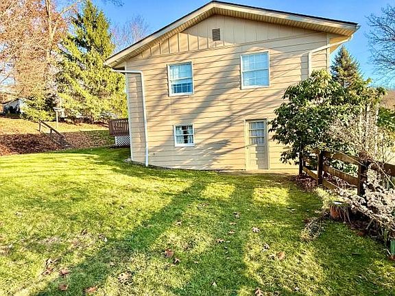 3rd image of 115 Pamela Dr