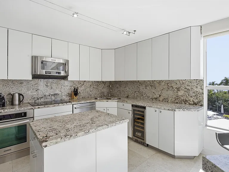 613 Ocean Dr #5D — Photo 5