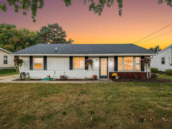 4154 18th St, Dorr, MI 49323
