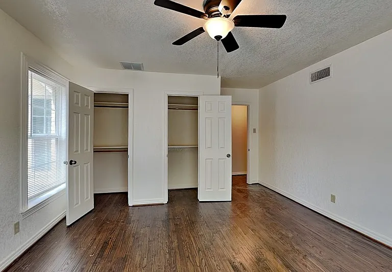 4345 Skillman St — Photo 14