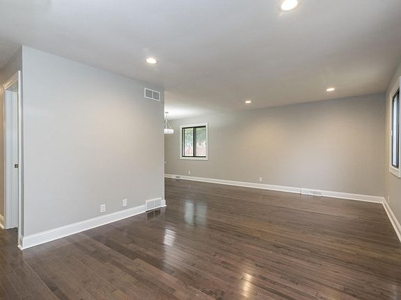 5th image of 716 Westport Dr