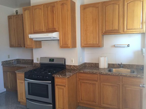 2nd image of 619 Minna St