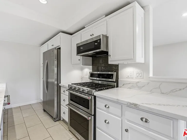 13025 W Moorpark St #101 — Photo 14